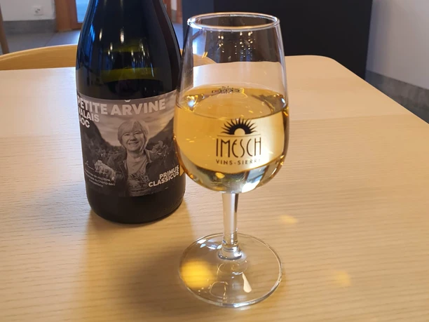 Petite Arvine avec verre Stelle.jpg