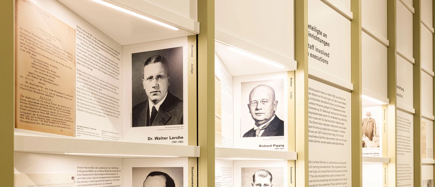 Gedenkstätte-JVA-WF-Biografien.jpg Verschiedene Portraits und Texte zu Mitarbeitern