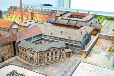 Gedenkstätte-JVA-WF-Modell.jpg Model van historische gebouwen