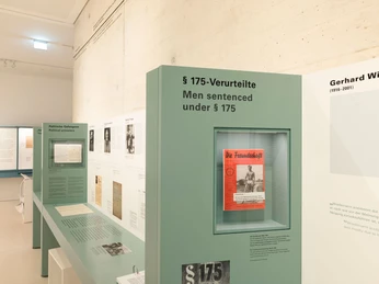 Gedenkstätte-JVA-WF-Ausstellung-175.jpg Ausstellungstafeln zu §175 GefangenenExhibition panels on §175 prisonersUdstillingspaneler om §175-fangerTentoonstellingspanelen over §175 gevangenen