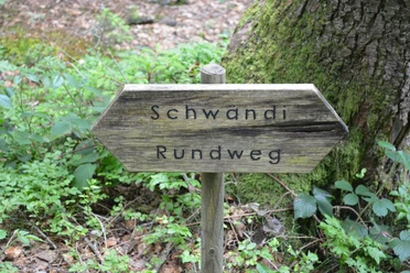 Wegweiser zum Rundweg Schwändi.