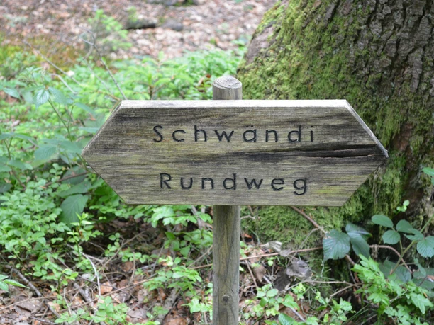 Wegweiser zum Rundweg Schwändi.