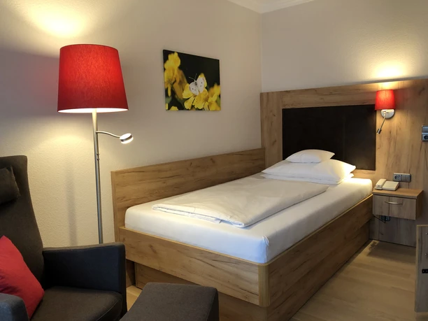Einzelzimmer Hotel Sonnenhuegel.JPG