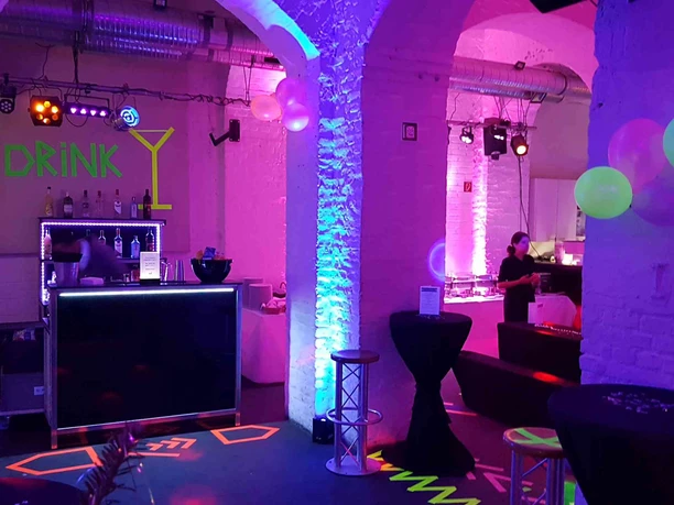 20181213_180321pix.jpg Bogen 2 ambience with pink lighting on the dance floor