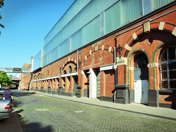 aussen vorne links2effektklein.jpg Building of the event location "Bogen 2" from the outside