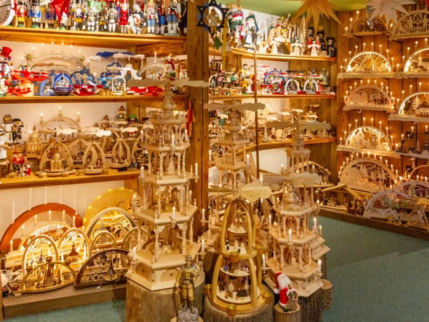 Fachgeschäft für erzgebirgische Volkskunst Auerbacher Erzgebirgs Haus - Geschenkboutique Waibel in Auerbach