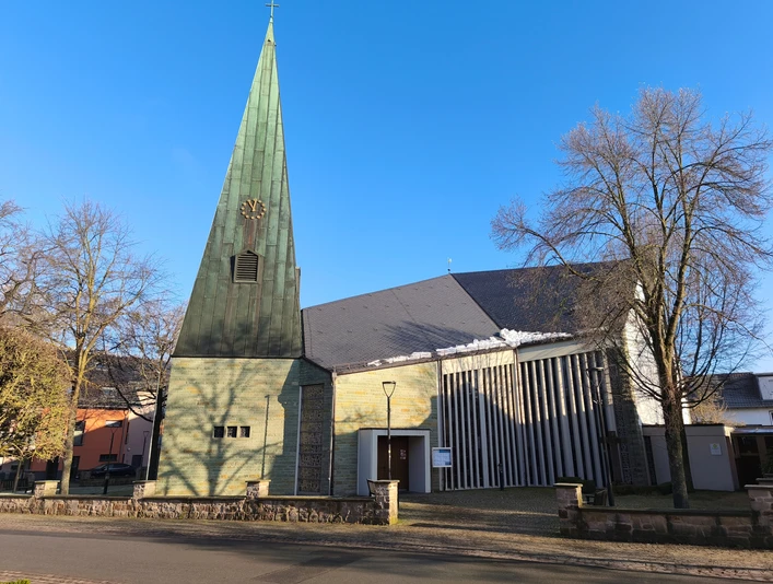 Aussenansicht_Kirche_Luetmarsen_Hoexter.jpg Außenansicht der Marienkirche in Lütmarsen aus den 70er Jahren