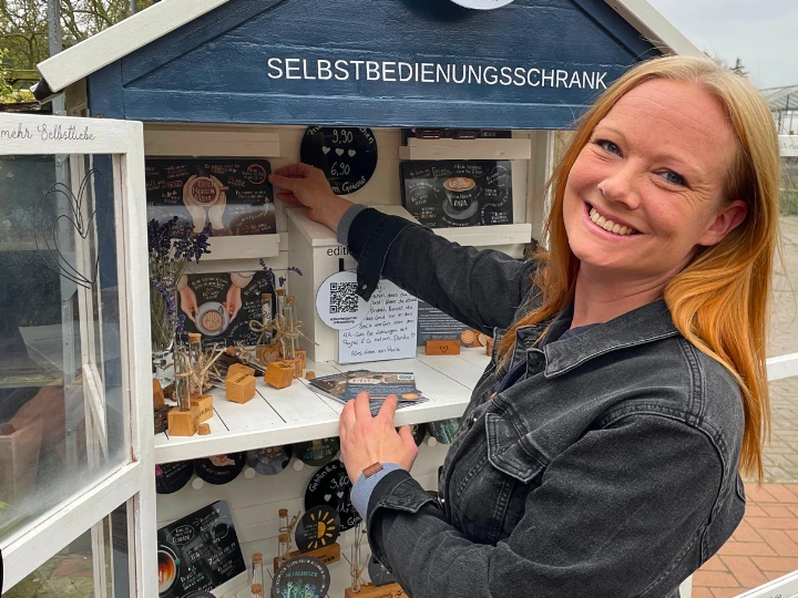 Selbstbedienungsschrank "HERZauf"