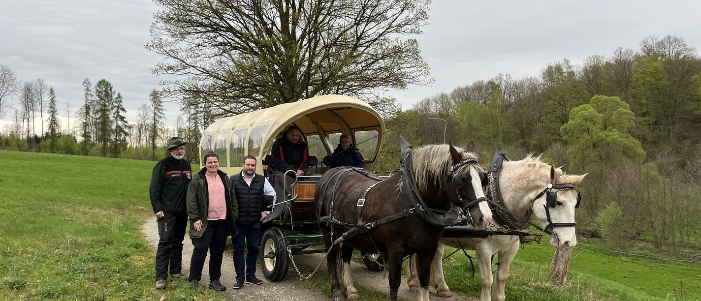 Planwagenfahrt mit Forstamtsleiter Holger Pflüger-Grone