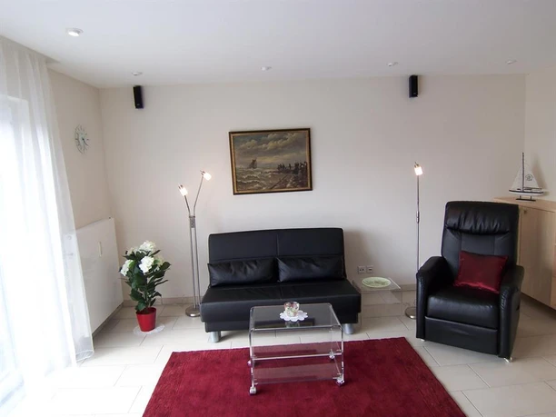 - Wohnzimmer - - Wohnzimmer -