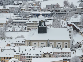Winter Willisau.jpg Pfarrkirche St. Peter und Paul