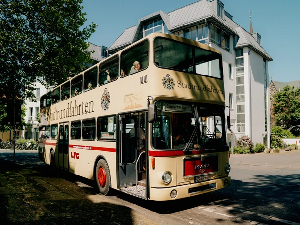 Stadtrundfahrt im historischen Doppeldeckerbus