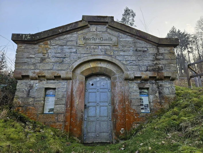 Bad-Driburg-Herste-Koerfer-Quelle-Bad-Driburger-Touristik-GmbH_kom.jpeg Haus der Koerfer Quelle in Herste.