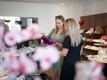 Frauen-Schuhgeschäft c) Jonas Dülberg, Tourist-Info Willingen.jpg