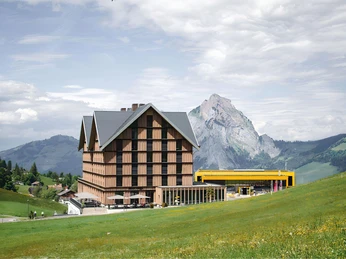 Aussenansicht Stoos Lodge