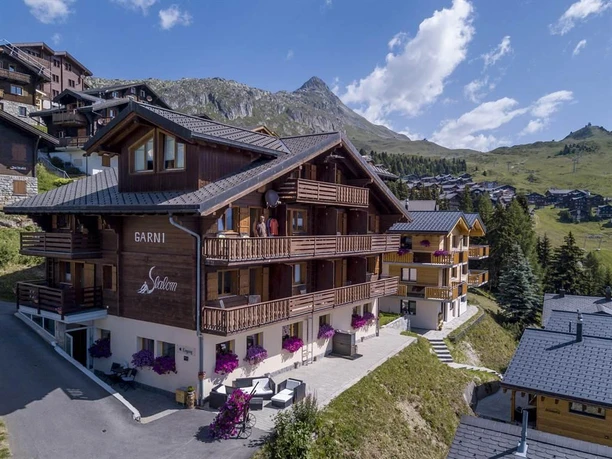 Hotel im Sommer