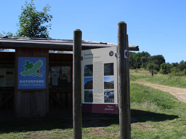 Infohütte mit HWS Portal