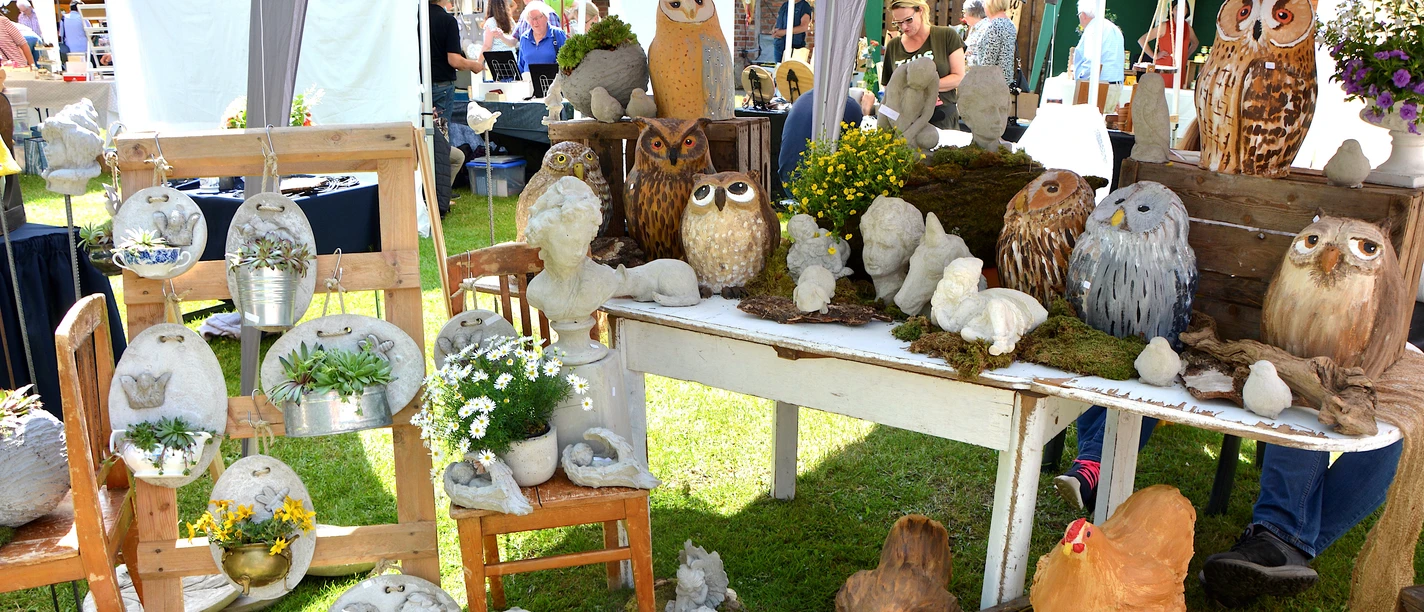 Kunsthandwerkermarkt rund um das Logehuus in Hesedorf