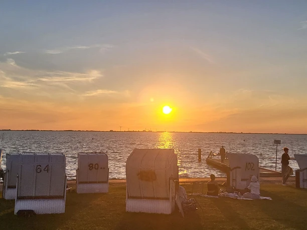 Husum_Dockkoogspitze_Sonnenuntergang_(c)husum-tourismusde