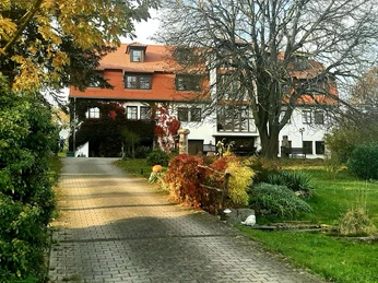 Auffahrt zum Gute Laune Hof