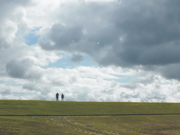Spaziergänger auf dem Deich Spaziergänger auf dem Deich