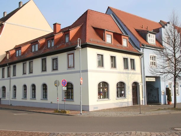 Haus Roßplatz 1, welches im Jahr 1926 von der Delitzscher Volksbank bezogen wurde