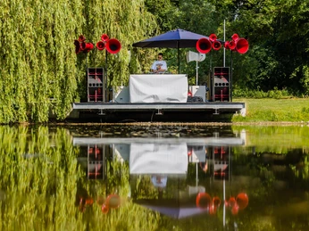 DJ am kleinen Kurparksee