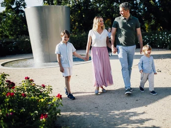 Familie am Solestrand