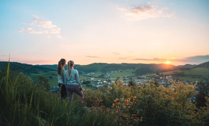 Frauen-Orenberg-Sonnenuntergang c) Jonas Dülberg, Tourist-Info Willingen.jpg