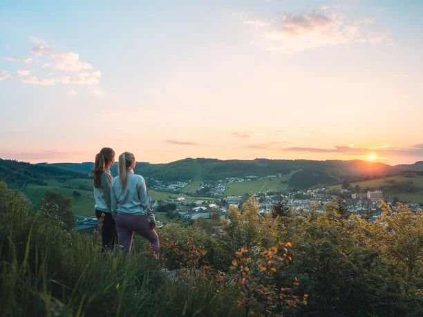 Frauen-Orenberg-Sonnenuntergang c) Jonas Dülberg, Tourist-Info Willingen.jpg