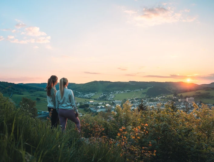 Frauen-Orenberg-Sonnenuntergang c) Jonas Dülberg, Tourist-Info Willingen.jpg