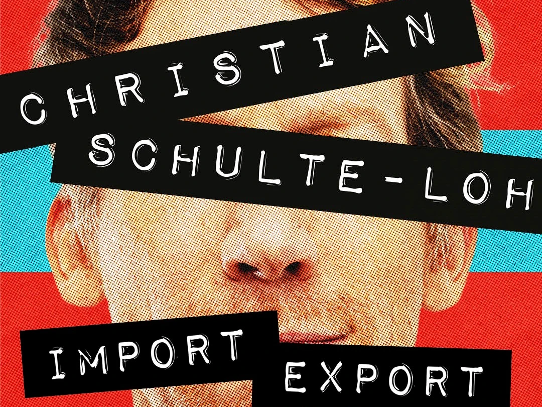 Schulte-Loh.jpg Porträt von Christian Schulte-Loh als Pop-Art-Stil mit Text "Import Export" in schwarz auf Streifen.