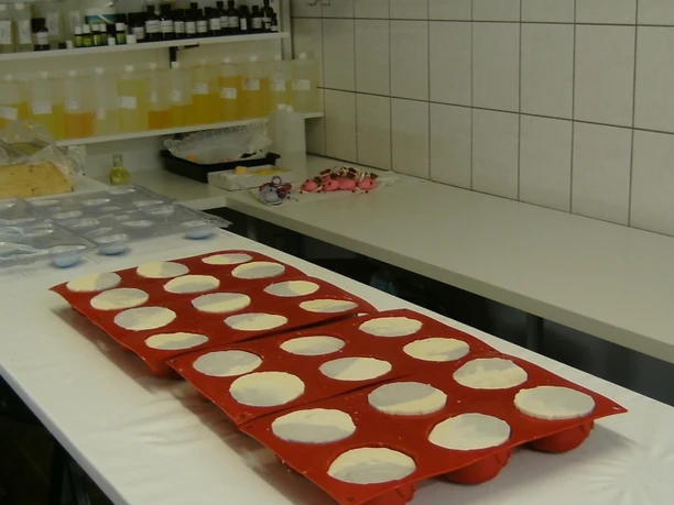 2x 500g selbst hergestellte Seifen nehmen sie am Ende des Kurses mit nach Hause