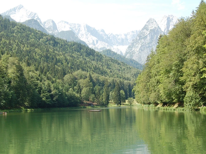 Der Rießersee mit Blick auf die Waxensteine