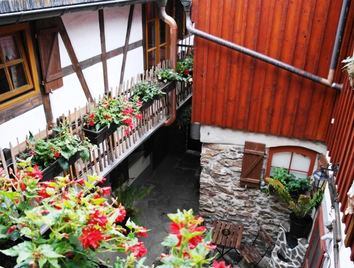 Hausansicht mit Innenhof