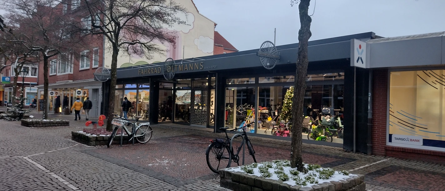 FahrradOltmannsEmden.jpg Außenansicht des Fahrradgeschäft Oltmanns in der Emder Innenstadt