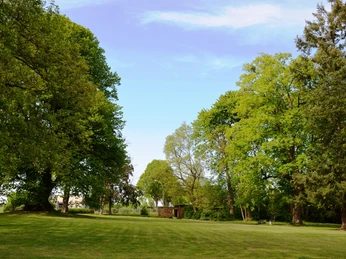 Große Wiese im Gutspark Salzgitter-Flachstöckheim