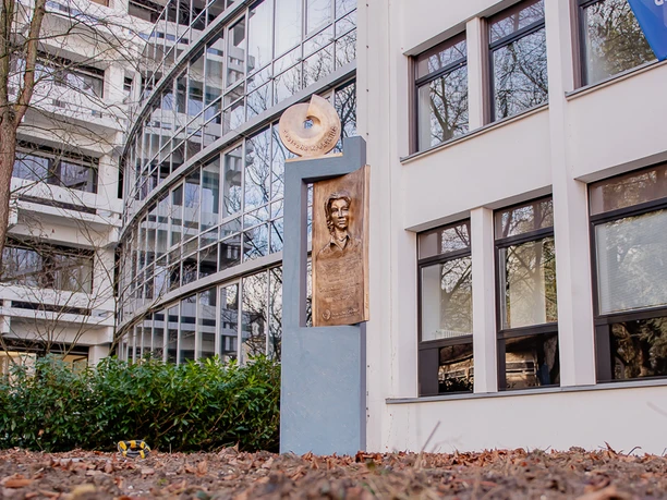 Mildred-Scheel-Stele