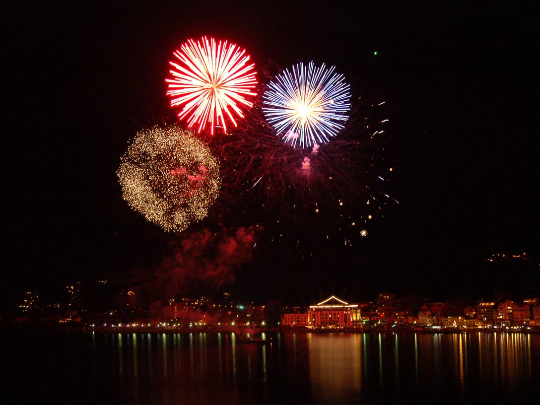 Silvesterfeuerwerk brunnen events erlebnisregion mythen 4