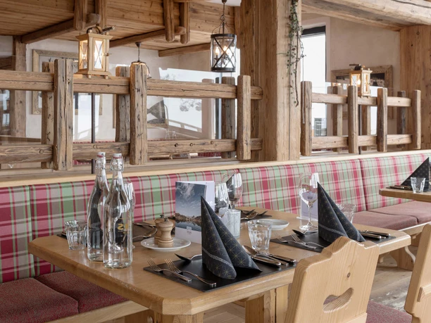 Truebsee_Abendessen_Tisch (2).jpg