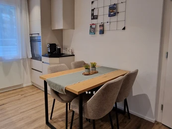 Dining room in the Ennetbürgen holiday flat with large terrace