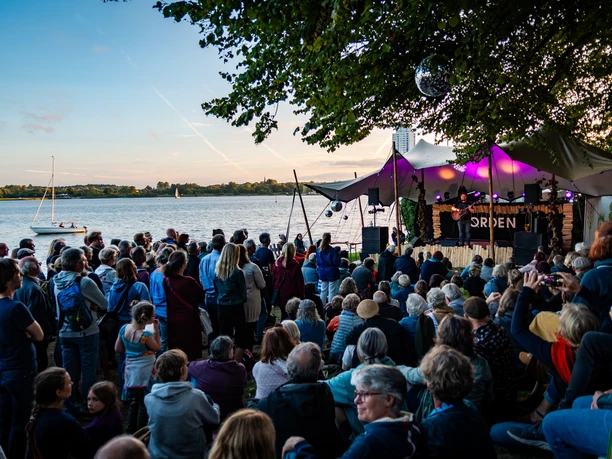 norden-festival-2025-gitarre-saenger-maike-keller.jpg
