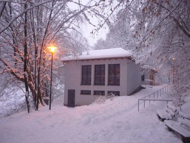 BesucherzentrumFrontal3 Schneebild