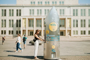 Mobilní fontána na náměstí Augustusplatz v Lipsku