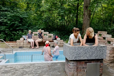Tretbecken_Menschen_Hötzel.jpg