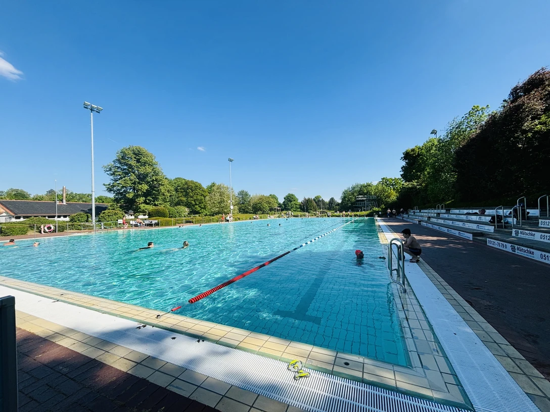 2024_JoWiese_50m Becken_© Event Werft GmbH_WEB.jpeg