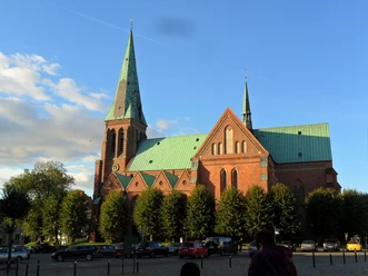 Meldorfer Dom im Sommer