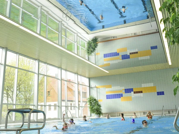 Schwimmbecken