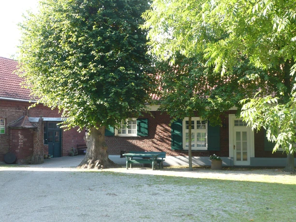 Eingang zum Laden über den Hof Eingang zum Laden über den Hof