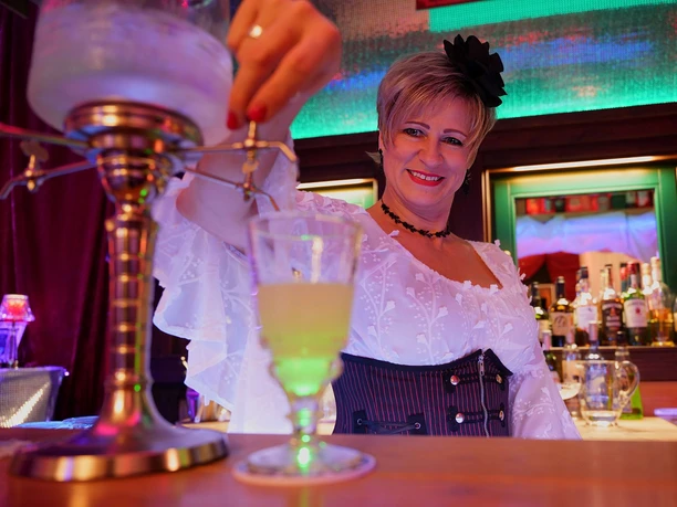 absinthnacht mit burlesqueshow in der spielerspelunke.jpg